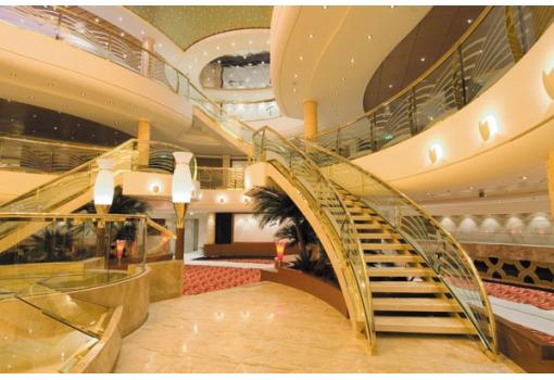 El gran vestibulo principal del MSC Orchestra